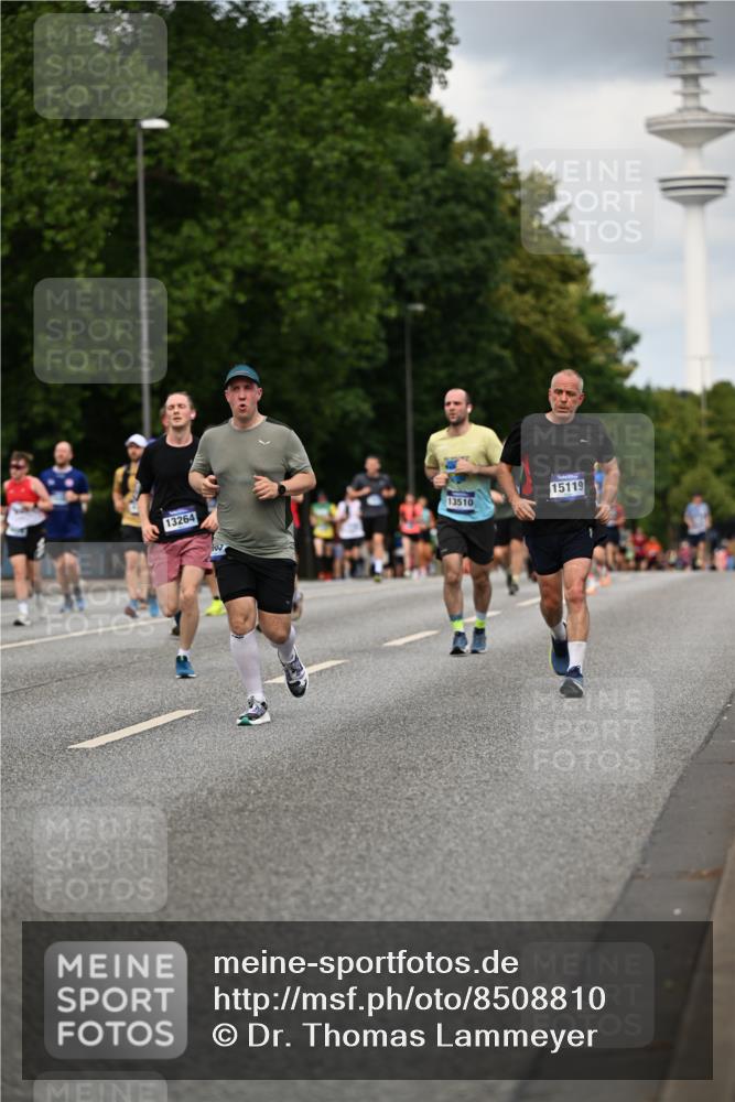 29.06.2025 - hella hamburg halbmarathon Dr. Thomas Lammeyer http://msf.ph/oto/8508810 29.06.2025 10:30:11 Kennedybrücke 1093, 1305, 1740, 2278, 3765, 3961, 3963, 4378, 5028, 5564, 6478, 6663, 6869, 8079, 8357, 8881, 9186, 10845, 10846, 11400 meine-sportfotos.de