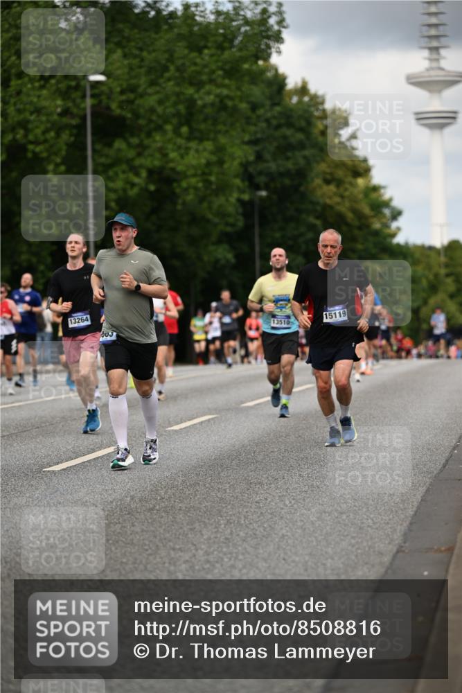 29.06.2025 - hella hamburg halbmarathon Dr. Thomas Lammeyer http://msf.ph/oto/8508816 29.06.2025 10:30:12 Kennedybrücke 1093, 1305, 1740, 2278, 3765, 3961, 3963, 4378, 5028, 5564, 6478, 6663, 6869, 8079, 8357, 8881, 9186, 10845, 10846, 11400 meine-sportfotos.de
