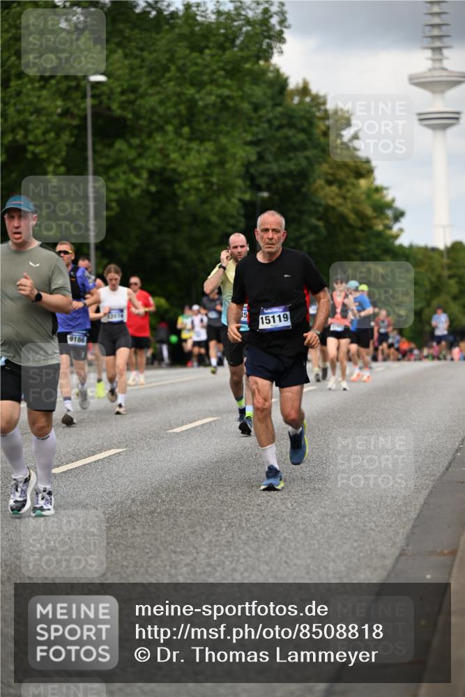 29.06.2025 - hella hamburg halbmarathon Dr. Thomas Lammeyer http://msf.ph/oto/8508818 29.06.2025 10:30:13 Kennedybrücke 1093, 1305, 1740, 2278, 3765, 3961, 3963, 4378, 5028, 5564, 6478, 6663, 6869, 8079, 8357, 8881, 9186, 10219, 10845, 10846, 11400 meine-sportfotos.de