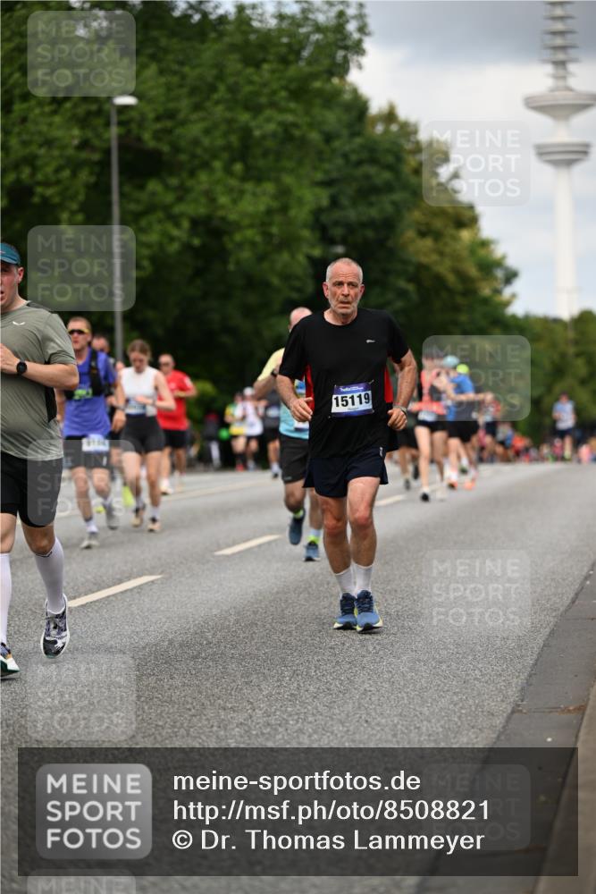 29.06.2025 - hella hamburg halbmarathon Dr. Thomas Lammeyer http://msf.ph/oto/8508821 29.06.2025 10:30:13 Kennedybrücke 1093, 1305, 1740, 2278, 3765, 3961, 3963, 4378, 5028, 5564, 6478, 6663, 6869, 8079, 8357, 8881, 9186, 10219, 10845, 10846, 11400 meine-sportfotos.de