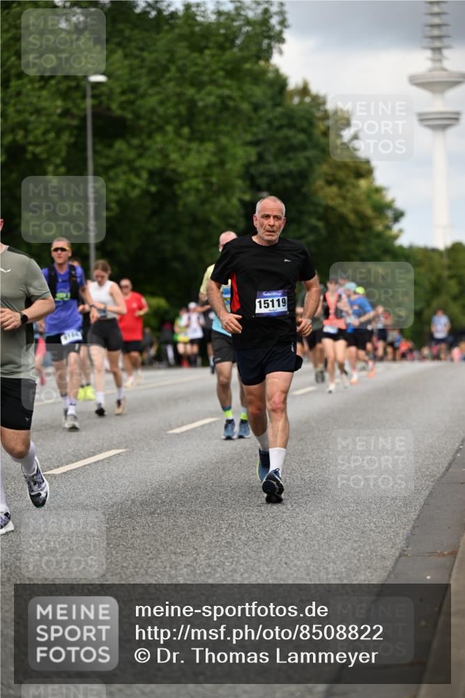 29.06.2025 - hella hamburg halbmarathon Dr. Thomas Lammeyer http://msf.ph/oto/8508822 29.06.2025 10:30:13 Kennedybrücke 1093, 1305, 1740, 2278, 3765, 3961, 3963, 4378, 5028, 5564, 6478, 6663, 6869, 8079, 8357, 8881, 9186, 10219, 10845, 10846, 11400 meine-sportfotos.de