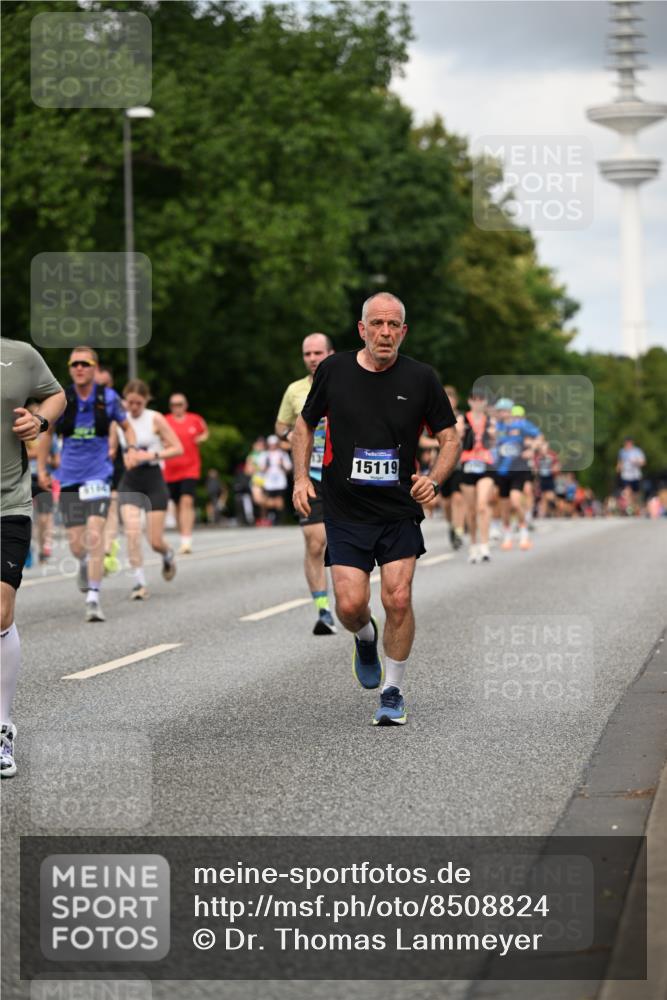 29.06.2025 - hella hamburg halbmarathon Dr. Thomas Lammeyer http://msf.ph/oto/8508824 29.06.2025 10:30:14 Kennedybrücke 1093, 1305, 1740, 2278, 3765, 3961, 3963, 4378, 5028, 5564, 6478, 6663, 6869, 8079, 8357, 8881, 9186, 10219, 10845, 10846, 11400 meine-sportfotos.de