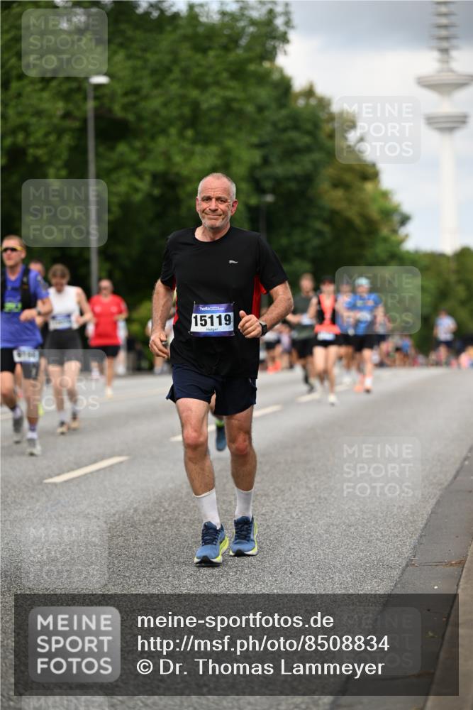 29.06.2025 - hella hamburg halbmarathon Dr. Thomas Lammeyer http://msf.ph/oto/8508834 29.06.2025 10:30:14 Kennedybrücke 1093, 1305, 1740, 2278, 3765, 3961, 3963, 4378, 5028, 5564, 6478, 6663, 6869, 8079, 8357, 8881, 9186, 10219, 10845, 10846, 11400 meine-sportfotos.de