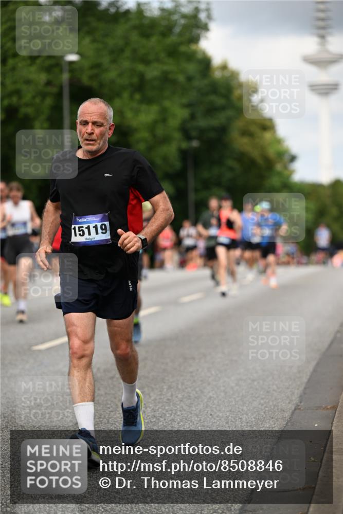 29.06.2025 - hella hamburg halbmarathon Dr. Thomas Lammeyer http://msf.ph/oto/8508846 29.06.2025 10:30:15 Kennedybrücke 1093, 1305, 2278, 3765, 3961, 3963, 4378, 5028, 5564, 6478, 6663, 6869, 8079, 8357, 8881, 9186, 10219, 10845, 10846 meine-sportfotos.de