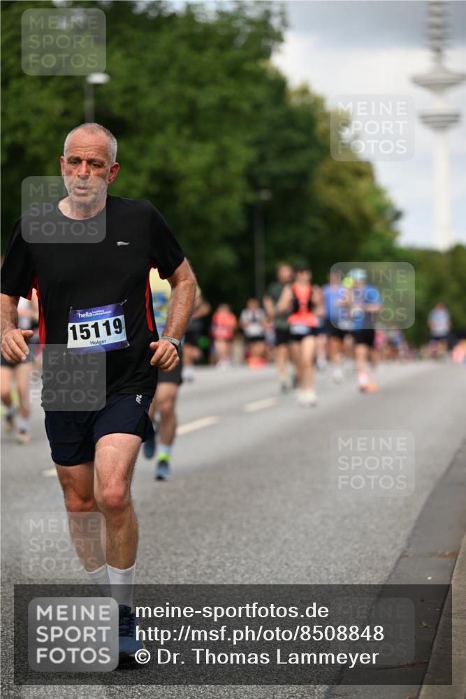 29.06.2025 - hella hamburg halbmarathon Dr. Thomas Lammeyer http://msf.ph/oto/8508848 29.06.2025 10:30:15 Kennedybrücke 1093, 1305, 2278, 3765, 3961, 3963, 4378, 5028, 5564, 6478, 6663, 6869, 8079, 8357, 8881, 9186, 10219, 10845, 10846 meine-sportfotos.de