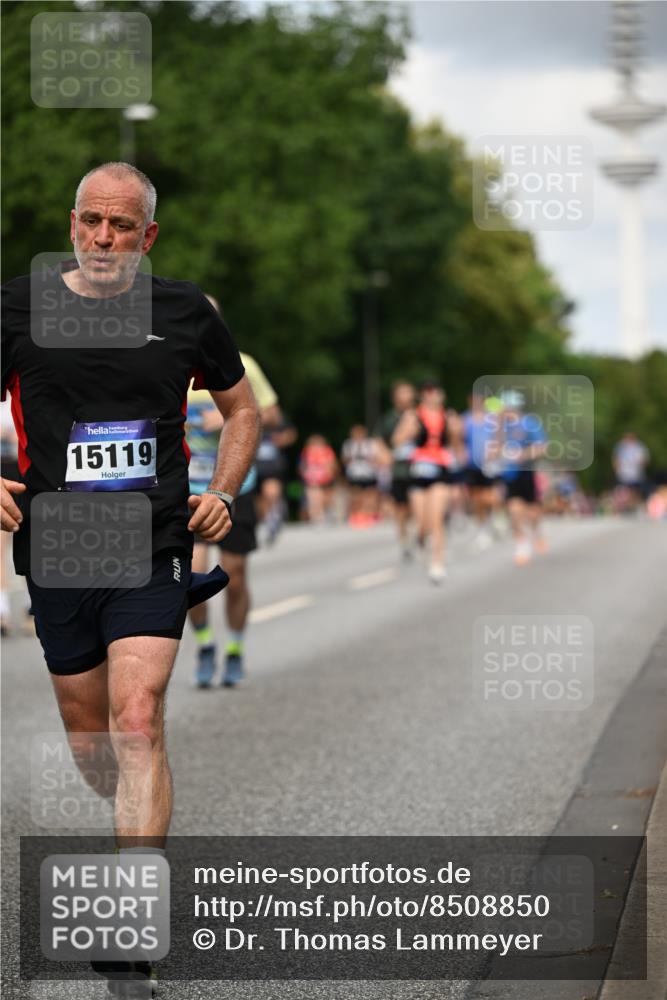 29.06.2025 - hella hamburg halbmarathon Dr. Thomas Lammeyer http://msf.ph/oto/8508850 29.06.2025 10:30:16 Kennedybrücke 1093, 1305, 2278, 3765, 3961, 3963, 4378, 5028, 5564, 6478, 6663, 6869, 7069, 8079, 8357, 8881, 9186, 10219, 10845, 10846 meine-sportfotos.de