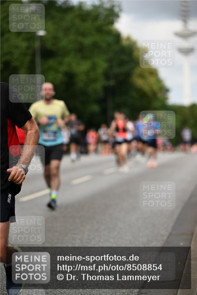 29.06.2025 - hella hamburg halbmarathon Dr. Thomas Lammeyer http://msf.ph/oto/8508854 29.06.2025 10:30:16 Kennedybrücke 1093, 1305, 2278, 3765, 3961, 3963, 4378, 5028, 5564, 6478, 6663, 6869, 7069, 8079, 8357, 8881, 9186, 10219, 10845, 10846 meine-sportfotos.de
