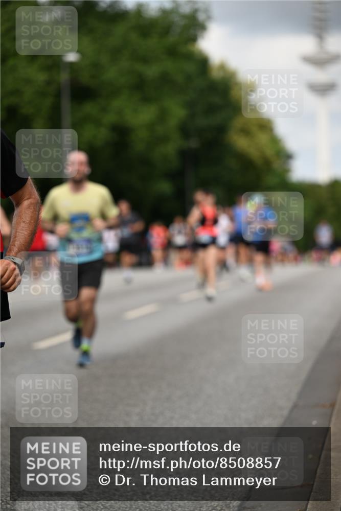 29.06.2025 - hella hamburg halbmarathon Dr. Thomas Lammeyer http://msf.ph/oto/8508857 29.06.2025 10:30:16 Kennedybrücke 1093, 1305, 2278, 3765, 3961, 3963, 4378, 5028, 5564, 6478, 6663, 6869, 7069, 8079, 8357, 8881, 9186, 10219, 10845, 10846 meine-sportfotos.de