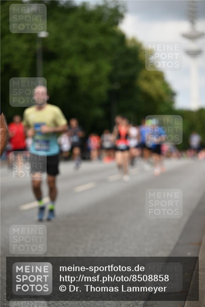29.06.2025 - hella hamburg halbmarathon Dr. Thomas Lammeyer http://msf.ph/oto/8508858 29.06.2025 10:30:16 Kennedybrücke 1093, 1305, 2278, 3765, 3961, 3963, 4378, 5028, 5564, 6478, 6663, 6869, 7069, 8079, 8357, 8881, 9186, 10219, 10845, 10846 meine-sportfotos.de
