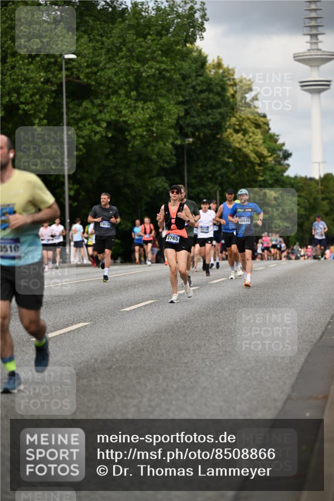 29.06.2025 - hella hamburg halbmarathon Dr. Thomas Lammeyer http://msf.ph/oto/8508866 29.06.2025 10:30:17 Kennedybrücke 1093, 1305, 2278, 3765, 3961, 3963, 4378, 5028, 5564, 6478, 6663, 7069, 8079, 8357, 8881, 9186, 10219, 10845, 10846 meine-sportfotos.de