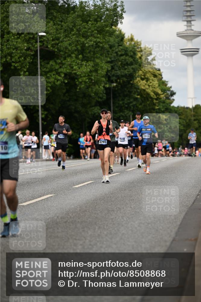 29.06.2025 - hella hamburg halbmarathon Dr. Thomas Lammeyer http://msf.ph/oto/8508868 29.06.2025 10:30:17 Kennedybrücke 1093, 1305, 2278, 3765, 3961, 3963, 4378, 5028, 5564, 6478, 6663, 7069, 8079, 8357, 8881, 9186, 10219, 10845, 10846 meine-sportfotos.de