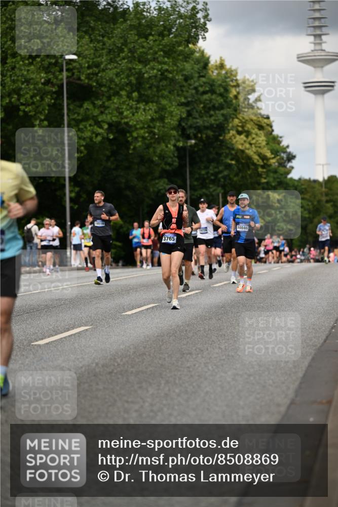 29.06.2025 - hella hamburg halbmarathon Dr. Thomas Lammeyer http://msf.ph/oto/8508869 29.06.2025 10:30:18 Kennedybrücke 1093, 1305, 2278, 3765, 3961, 3963, 4378, 5028, 5564, 6478, 6663, 7069, 8079, 8881, 9186, 9573, 10219, 10845, 10846 meine-sportfotos.de