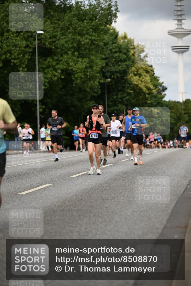 29.06.2025 - hella hamburg halbmarathon Dr. Thomas Lammeyer http://msf.ph/oto/8508870 29.06.2025 10:30:18 Kennedybrücke 1093, 1305, 2278, 3765, 3961, 3963, 4378, 5028, 5564, 6478, 6663, 7069, 8079, 8881, 9186, 9573, 10219, 10845, 10846 meine-sportfotos.de