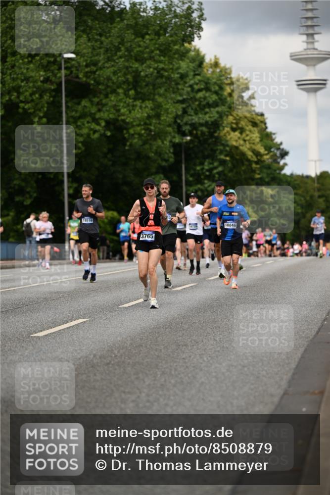 29.06.2025 - hella hamburg halbmarathon Dr. Thomas Lammeyer http://msf.ph/oto/8508879 29.06.2025 10:30:18 Kennedybrücke 1093, 1305, 2278, 3765, 3961, 3963, 4378, 5028, 5564, 6478, 6663, 7069, 8079, 8881, 9186, 9573, 10219, 10845, 10846 meine-sportfotos.de