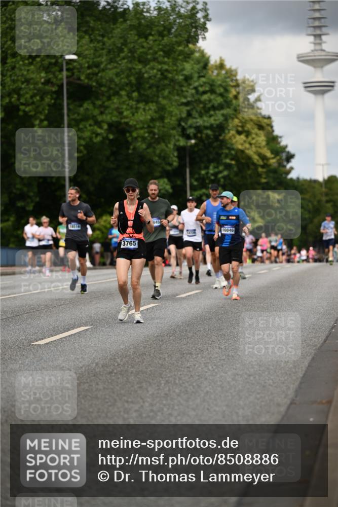 29.06.2025 - hella hamburg halbmarathon Dr. Thomas Lammeyer http://msf.ph/oto/8508886 29.06.2025 10:30:19 Kennedybrücke 1093, 1305, 2278, 3765, 3961, 3963, 4378, 5028, 5497, 5564, 6478, 6663, 7069, 8079, 8881, 9186, 9573, 10219, 10845, 10846 meine-sportfotos.de