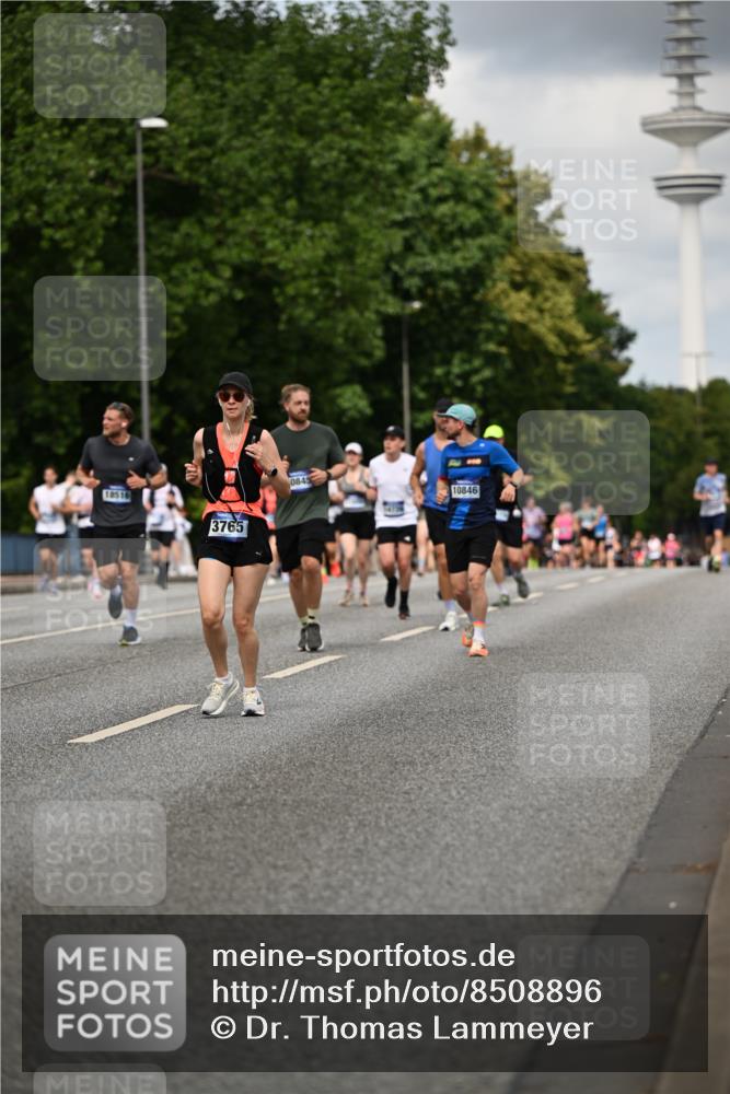 29.06.2025 - hella hamburg halbmarathon Dr. Thomas Lammeyer http://msf.ph/oto/8508896 29.06.2025 10:30:20 Kennedybrücke 1093, 1305, 2278, 3765, 3961, 3963, 4378, 5028, 5497, 5564, 6478, 6663, 7069, 8079, 8881, 9186, 9573, 10219, 10845, 10846 meine-sportfotos.de