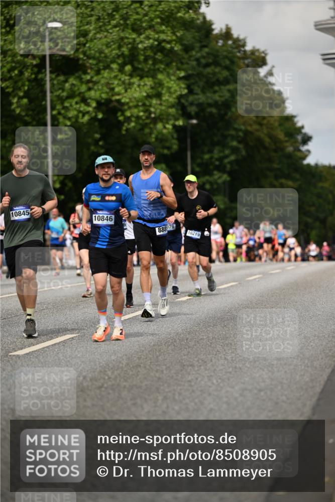 29.06.2025 - hella hamburg halbmarathon Dr. Thomas Lammeyer http://msf.ph/oto/8508905 29.06.2025 10:30:23 Kennedybrücke 1305, 1479, 3765, 3961, 3963, 4378, 5028, 5497, 5564, 6478, 6663, 7069, 8079, 8881, 9186, 9573, 10219, 10845, 10846, 11139 meine-sportfotos.de