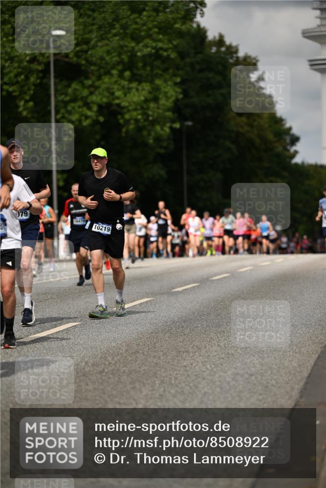 29.06.2025 - hella hamburg halbmarathon Dr. Thomas Lammeyer http://msf.ph/oto/8508922 29.06.2025 10:30:26 Kennedybrücke 1479, 3765, 4378, 5028, 5497, 5564, 6478, 6663, 7069, 8079, 8881, 9186, 9573, 10219, 10465, 10845, 10846, 11139 meine-sportfotos.de