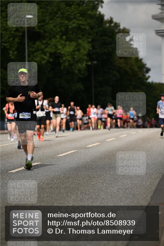 29.06.2025 - hella hamburg halbmarathon Dr. Thomas Lammeyer http://msf.ph/oto/8508939 29.06.2025 10:30:28 Kennedybrücke 1479, 1973, 3765, 4378, 5028, 5497, 5564, 6478, 7069, 8079, 8881, 9186, 9573, 10219, 10465, 10845, 10846, 11139 meine-sportfotos.de