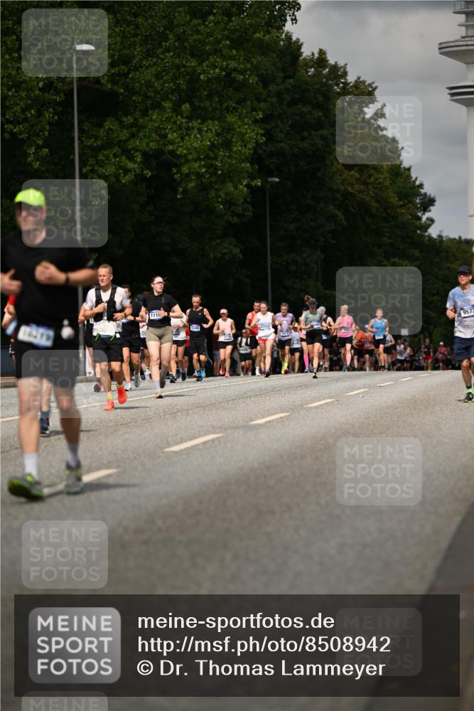 29.06.2025 - hella hamburg halbmarathon Dr. Thomas Lammeyer http://msf.ph/oto/8508942 29.06.2025 10:30:28 Kennedybrücke 1479, 1973, 3765, 4378, 5028, 5497, 5564, 6478, 7069, 8079, 8881, 9186, 9573, 10219, 10465, 10845, 10846, 11139 meine-sportfotos.de