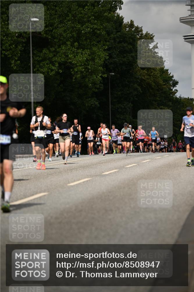 29.06.2025 - hella hamburg halbmarathon Dr. Thomas Lammeyer http://msf.ph/oto/8508947 29.06.2025 10:30:28 Kennedybrücke 1479, 1973, 3765, 4378, 5028, 5497, 5564, 6478, 7069, 8079, 8881, 9186, 9573, 10219, 10465, 10845, 10846, 11139 meine-sportfotos.de