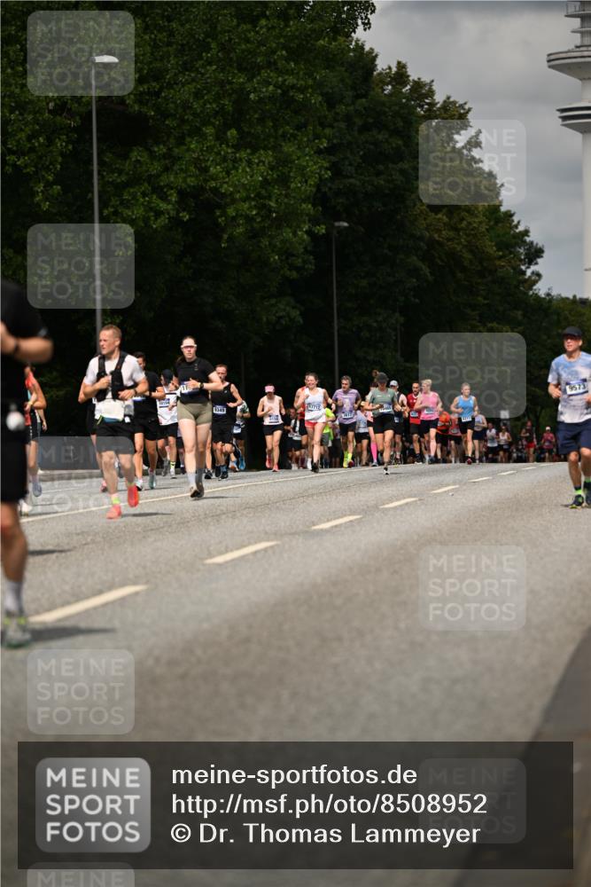 29.06.2025 - hella hamburg halbmarathon Dr. Thomas Lammeyer http://msf.ph/oto/8508952 29.06.2025 10:30:29 Kennedybrücke 1479, 1973, 3765, 4378, 5028, 5497, 5564, 6478, 7069, 8079, 8881, 9186, 9573, 10219, 10465, 10845, 10846, 11139 meine-sportfotos.de