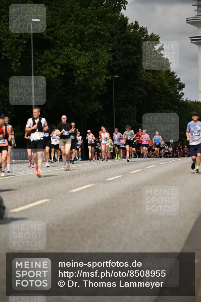 29.06.2025 - hella hamburg halbmarathon Dr. Thomas Lammeyer http://msf.ph/oto/8508955 29.06.2025 10:30:29 Kennedybrücke 1479, 1973, 3765, 4378, 5028, 5497, 5564, 6478, 7069, 8079, 8881, 9186, 9573, 10219, 10465, 10845, 10846, 11139 meine-sportfotos.de