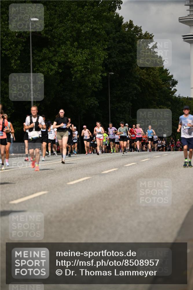 29.06.2025 - hella hamburg halbmarathon Dr. Thomas Lammeyer http://msf.ph/oto/8508957 29.06.2025 10:30:29 Kennedybrücke 1479, 1973, 3765, 4378, 5028, 5497, 5564, 6478, 7069, 8079, 8881, 9186, 9573, 10219, 10465, 10845, 10846, 11139 meine-sportfotos.de
