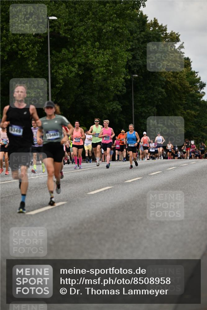 29.06.2025 - hella hamburg halbmarathon Dr. Thomas Lammeyer http://msf.ph/oto/8508958 29.06.2025 10:30:39 Kennedybrücke 1479, 1973, 3617, 4267, 4268, 4315, 4358, 5494, 5497, 5564, 6159, 6478, 6637, 7069, 8079, 8281, 8881, 8942, 9573, 10219, 10465, 10845, 10846, 11110, 11139 meine-sportfotos.de