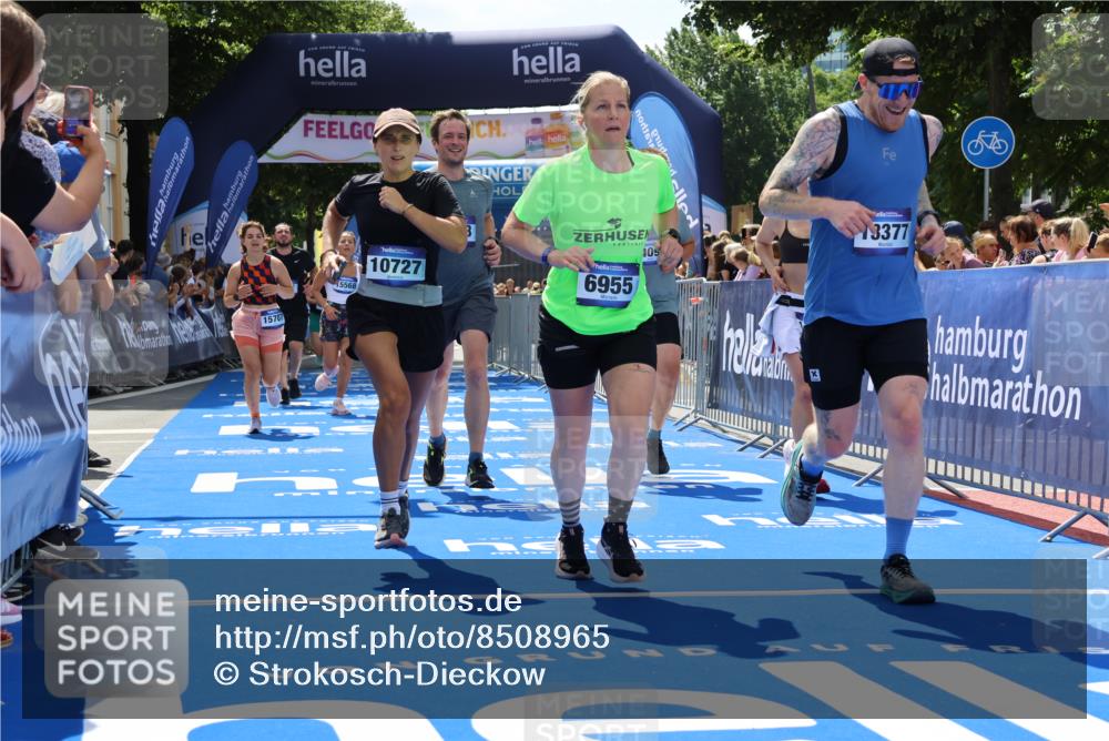 29.06.2025 - hella hamburg halbmarathon Strokosch-Dieckow http://msf.ph/oto/8508965 29.06.2025 11:41:08 Ziel 2776, 4311, 4964, 6955, 7544, 7653, 10727, 11651, 13377, 13471, 13776, 14018, 14098, 15190, 15494, 15568, 15707, 15792, 17370, 17423, 18896, 19245 meine-sportfotos.de