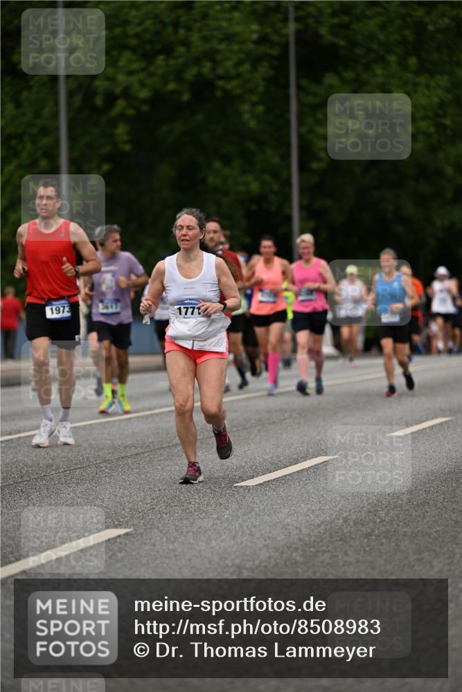 29.06.2025 - hella hamburg halbmarathon Dr. Thomas Lammeyer http://msf.ph/oto/8508983 29.06.2025 10:30:43 Kennedybrücke 1479, 1973, 3617, 4267, 4268, 4315, 4358, 5494, 5497, 6159, 6637, 7069, 8281, 8306, 8942, 9573, 9811, 10104, 10219, 10465, 11110, 11139 meine-sportfotos.de