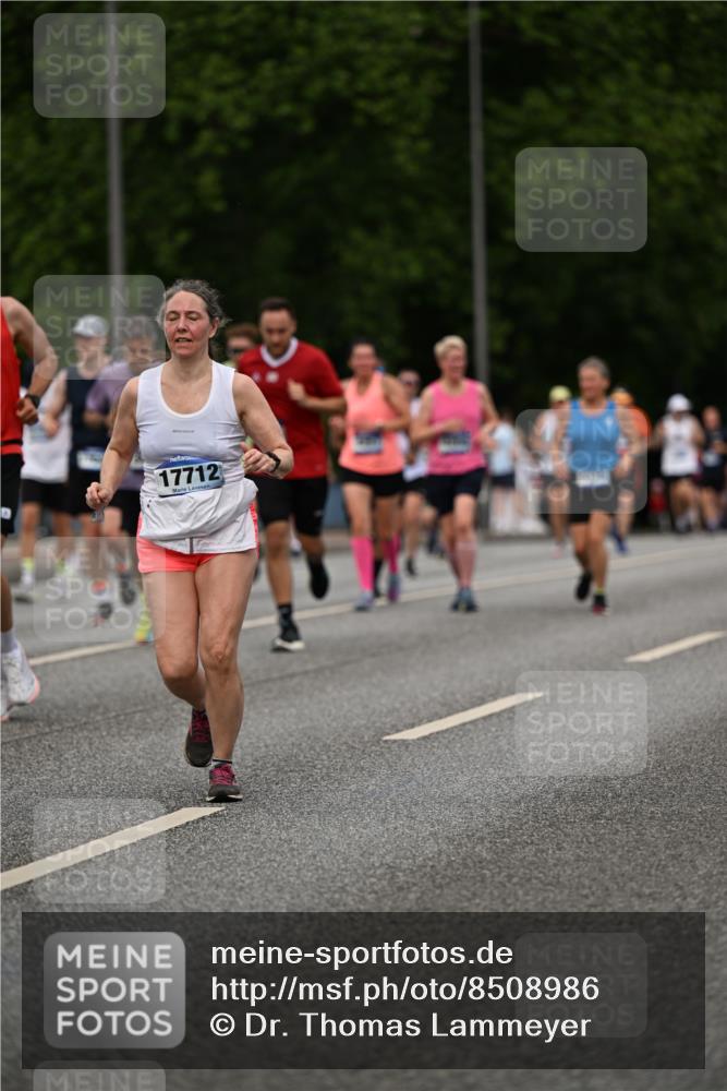 29.06.2025 - hella hamburg halbmarathon Dr. Thomas Lammeyer http://msf.ph/oto/8508986 29.06.2025 10:30:44 Kennedybrücke 1300, 1479, 1973, 3617, 4267, 4268, 4315, 4358, 5494, 5497, 6159, 6637, 7069, 8281, 8306, 8674, 8942, 9573, 9811, 10104, 10465, 11110, 11139 meine-sportfotos.de