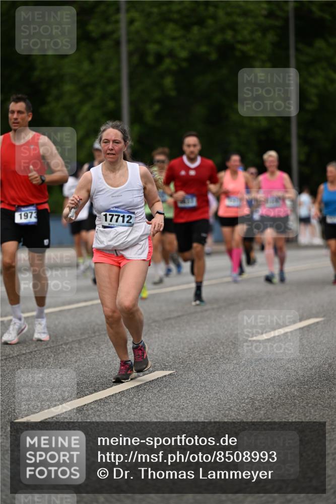 29.06.2025 - hella hamburg halbmarathon Dr. Thomas Lammeyer http://msf.ph/oto/8508993 29.06.2025 10:30:45 Kennedybrücke 1300, 1479, 1973, 3617, 4267, 4268, 4315, 4358, 5494, 5497, 6159, 6637, 7069, 8281, 8306, 8674, 8942, 9573, 9811, 10104, 10465, 11110, 11139 meine-sportfotos.de
