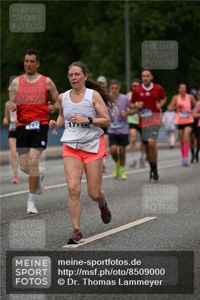 29.06.2025 - hella hamburg halbmarathon Dr. Thomas Lammeyer http://msf.ph/oto/8509000 29.06.2025 10:30:45 Kennedybrücke 1300, 1479, 1973, 3617, 4267, 4268, 4315, 4358, 5494, 5497, 6159, 6637, 7069, 8281, 8306, 8674, 8942, 9573, 9811, 10104, 10465, 11110, 11139 meine-sportfotos.de