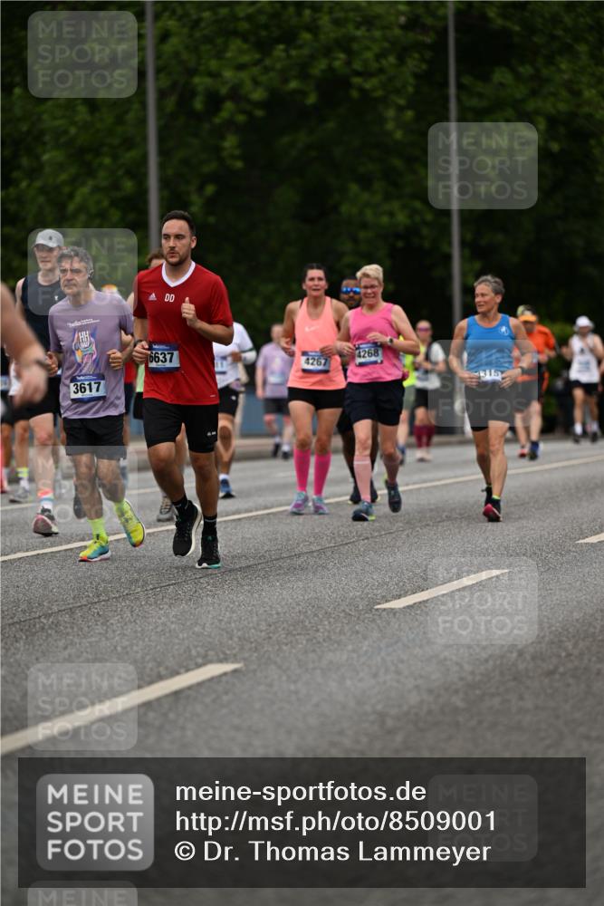 29.06.2025 - hella hamburg halbmarathon Dr. Thomas Lammeyer http://msf.ph/oto/8509001 29.06.2025 10:30:45 Kennedybrücke 1300, 1479, 1973, 3617, 4267, 4268, 4315, 4358, 5494, 5497, 6159, 6637, 7069, 8281, 8306, 8674, 8942, 9573, 9811, 10104, 10465, 11110, 11139 meine-sportfotos.de