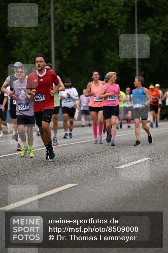 29.06.2025 - hella hamburg halbmarathon Dr. Thomas Lammeyer http://msf.ph/oto/8509008 29.06.2025 10:30:46 Kennedybrücke 1300, 1479, 1973, 3617, 4267, 4268, 4315, 4358, 5494, 5497, 6159, 6637, 7069, 8281, 8306, 8674, 8942, 9573, 9811, 10104, 10465, 11110, 11139 meine-sportfotos.de