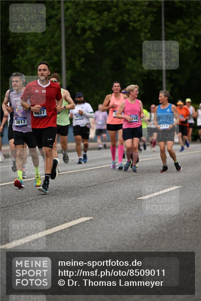 29.06.2025 - hella hamburg halbmarathon Dr. Thomas Lammeyer http://msf.ph/oto/8509011 29.06.2025 10:30:46 Kennedybrücke 1300, 1479, 1973, 3617, 4267, 4268, 4315, 4358, 5494, 5497, 6159, 6637, 7069, 8281, 8306, 8674, 8942, 9573, 9811, 10104, 10465, 11110, 11139 meine-sportfotos.de