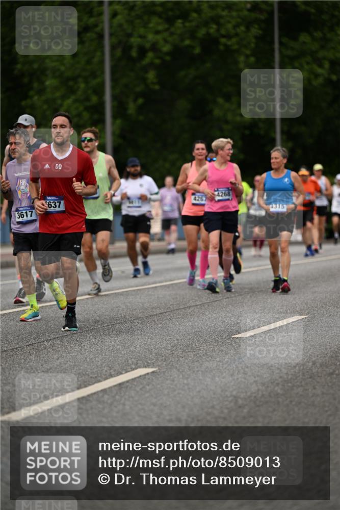 29.06.2025 - hella hamburg halbmarathon Dr. Thomas Lammeyer http://msf.ph/oto/8509013 29.06.2025 10:30:46 Kennedybrücke 1300, 1479, 1973, 3617, 4267, 4268, 4315, 4358, 5494, 5497, 6159, 6637, 7069, 8281, 8306, 8674, 8942, 9573, 9811, 10104, 10465, 11110, 11139 meine-sportfotos.de
