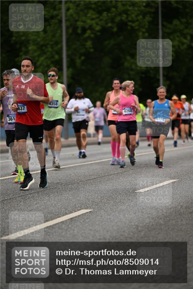29.06.2025 - hella hamburg halbmarathon Dr. Thomas Lammeyer http://msf.ph/oto/8509014 29.06.2025 10:30:46 Kennedybrücke 1300, 1479, 1973, 3617, 4267, 4268, 4315, 4358, 5494, 5497, 6159, 6637, 7069, 8281, 8306, 8674, 8942, 9573, 9811, 10104, 10465, 11110, 11139 meine-sportfotos.de