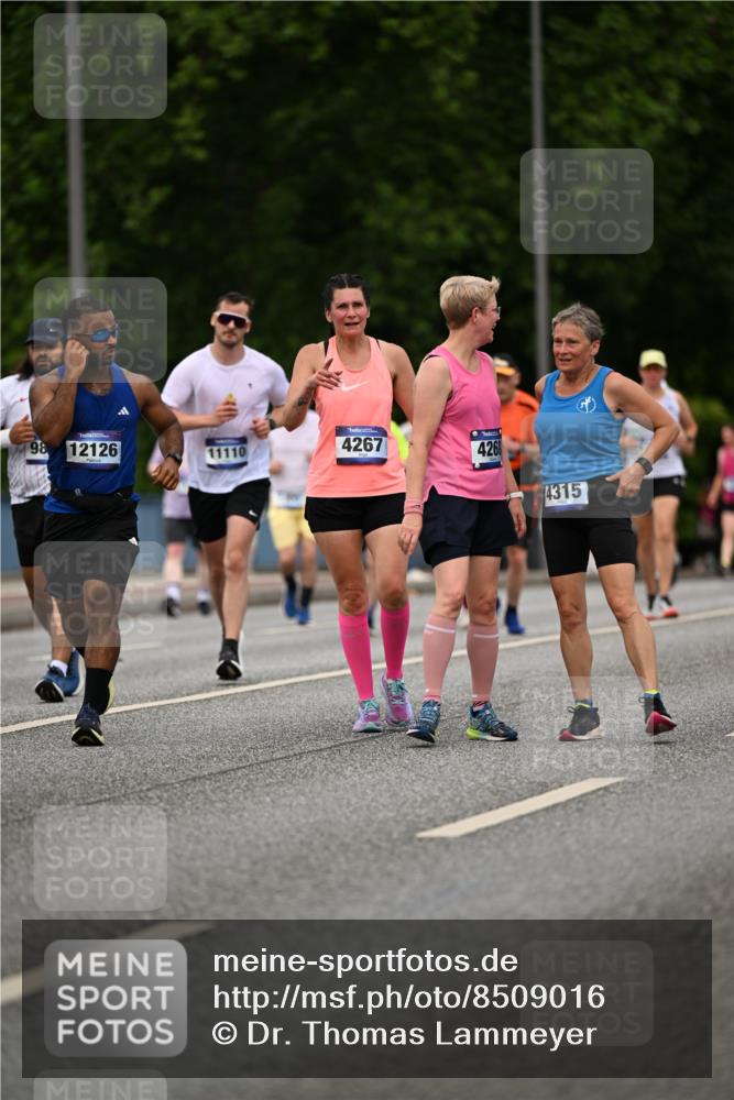 29.06.2025 - hella hamburg halbmarathon Dr. Thomas Lammeyer http://msf.ph/oto/8509016 29.06.2025 10:30:48 Kennedybrücke 1300, 1479, 1973, 3617, 4267, 4268, 4315, 4358, 4844, 5494, 5497, 6159, 6637, 6905, 8281, 8306, 8674, 8942, 9573, 9811, 10104, 10465, 11110, 11139 meine-sportfotos.de