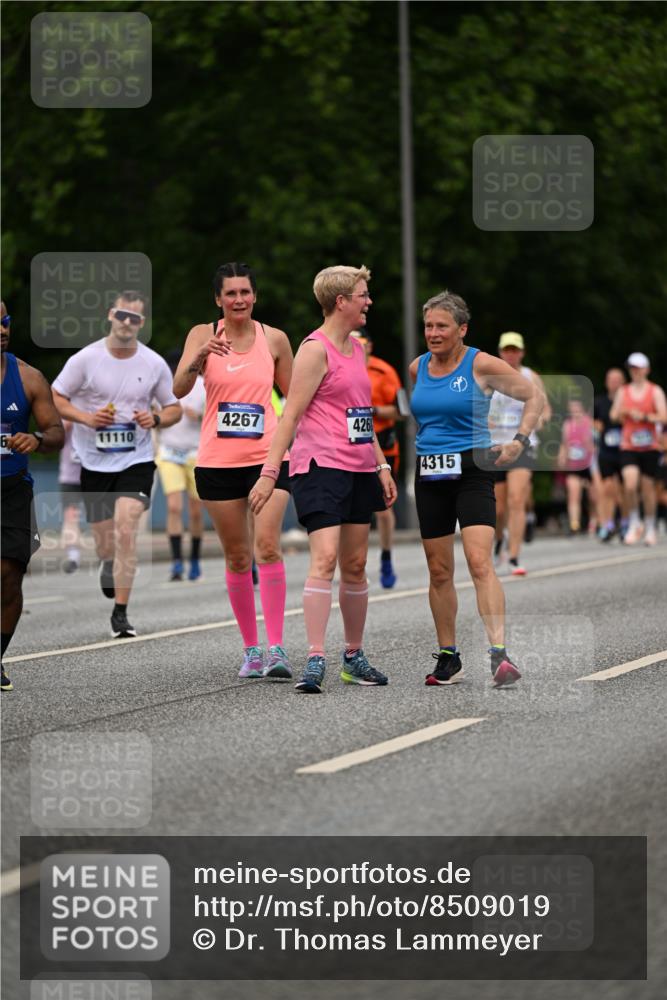29.06.2025 - hella hamburg halbmarathon Dr. Thomas Lammeyer http://msf.ph/oto/8509019 29.06.2025 10:30:48 Kennedybrücke 1300, 1479, 1973, 3617, 4267, 4268, 4315, 4358, 4844, 5494, 5497, 6159, 6637, 6905, 8281, 8306, 8674, 8942, 9573, 9811, 10104, 10465, 11110, 11139 meine-sportfotos.de