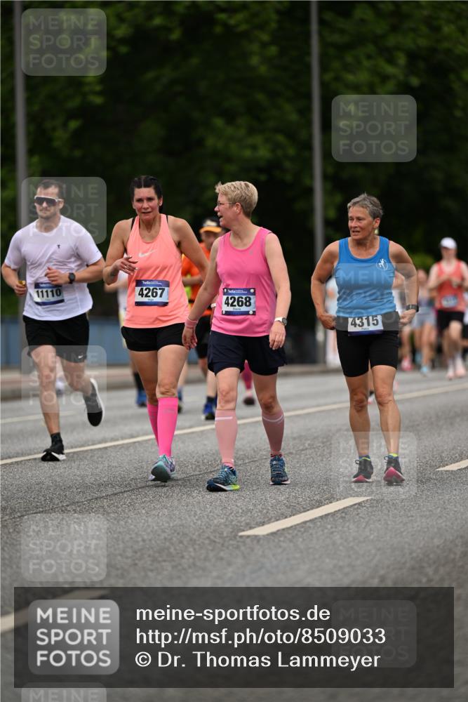 29.06.2025 - hella hamburg halbmarathon Dr. Thomas Lammeyer http://msf.ph/oto/8509033 29.06.2025 10:30:49 Kennedybrücke 1300, 1479, 1973, 2775, 3617, 4267, 4268, 4315, 4358, 4844, 5494, 5497, 6159, 6637, 6905, 8281, 8306, 8674, 8942, 9811, 10104, 10465, 11110, 11139 meine-sportfotos.de