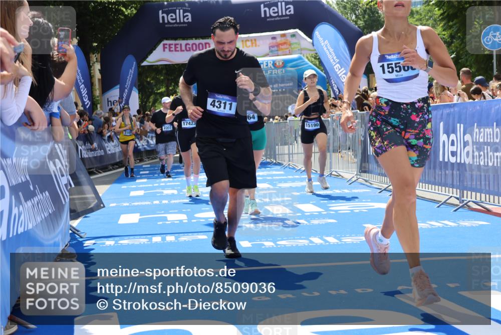 29.06.2025 - hella hamburg halbmarathon Strokosch-Dieckow http://msf.ph/oto/8509036 29.06.2025 11:41:12 Ziel 2302, 3165, 4311, 4964, 6955, 7653, 10727, 10818, 11651, 11876, 13377, 14098, 15190, 15494, 15568, 15707, 17423, 17807, 19245 meine-sportfotos.de