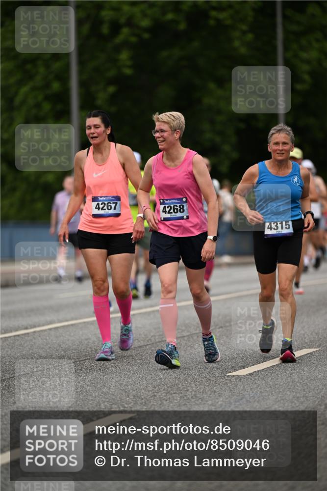 29.06.2025 - hella hamburg halbmarathon Dr. Thomas Lammeyer http://msf.ph/oto/8509046 29.06.2025 10:30:51 Kennedybrücke 1300, 1479, 1973, 2306, 2775, 3617, 4267, 4268, 4315, 4358, 4844, 5494, 6159, 6637, 6905, 7929, 8281, 8306, 8674, 8942, 9811, 10104, 10465, 11110, 11139 meine-sportfotos.de