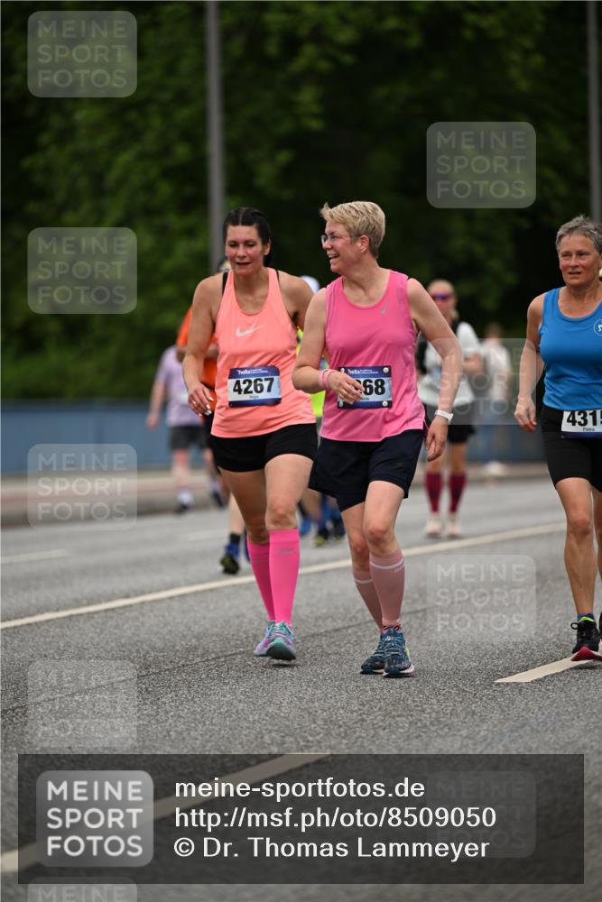 29.06.2025 - hella hamburg halbmarathon Dr. Thomas Lammeyer http://msf.ph/oto/8509050 29.06.2025 10:30:51 Kennedybrücke 1300, 1479, 1973, 2306, 2775, 3617, 4267, 4268, 4315, 4358, 4844, 5494, 6159, 6637, 6905, 7929, 8281, 8306, 8674, 8942, 9811, 10104, 10465, 11110, 11139 meine-sportfotos.de