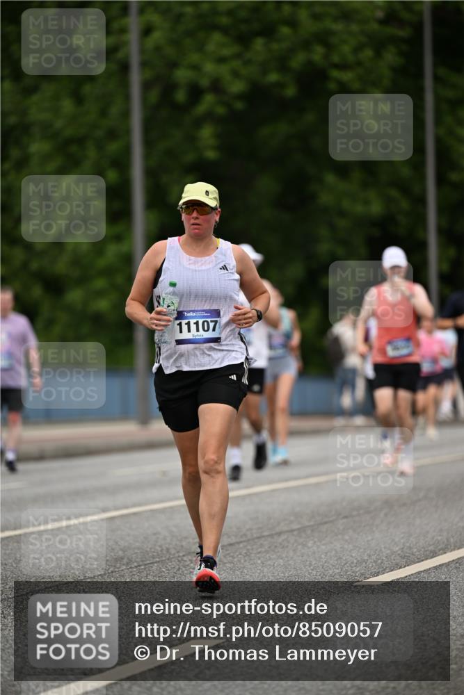 29.06.2025 - hella hamburg halbmarathon Dr. Thomas Lammeyer http://msf.ph/oto/8509057 29.06.2025 10:30:57 Kennedybrücke 1300, 1973, 2306, 2775, 3617, 4267, 4268, 4315, 4358, 4844, 5494, 6159, 6625, 6637, 6905, 7929, 8281, 8306, 8674, 8942, 9811, 10104, 11110, 11256 meine-sportfotos.de
