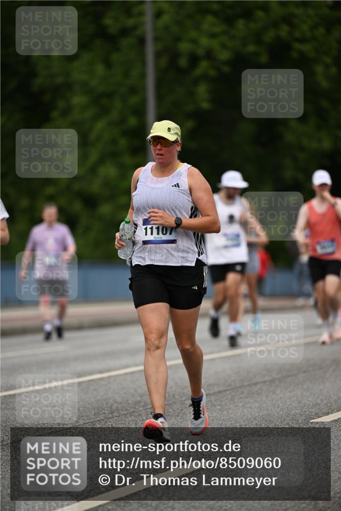 29.06.2025 - hella hamburg halbmarathon Dr. Thomas Lammeyer http://msf.ph/oto/8509060 29.06.2025 10:30:58 Kennedybrücke 1300, 1973, 2306, 2775, 3617, 4267, 4268, 4315, 4358, 4844, 5494, 6159, 6625, 6637, 6905, 7929, 8281, 8306, 8674, 8942, 9811, 10104, 11110, 11256 meine-sportfotos.de