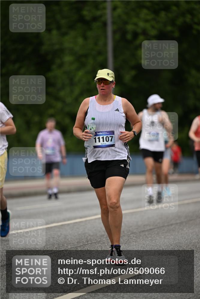 29.06.2025 - hella hamburg halbmarathon Dr. Thomas Lammeyer http://msf.ph/oto/8509066 29.06.2025 10:30:58 Kennedybrücke 1300, 1973, 2306, 2775, 3617, 4267, 4268, 4315, 4358, 4844, 5494, 6159, 6625, 6637, 6905, 7929, 8281, 8306, 8674, 8942, 9811, 10104, 11110, 11256 meine-sportfotos.de