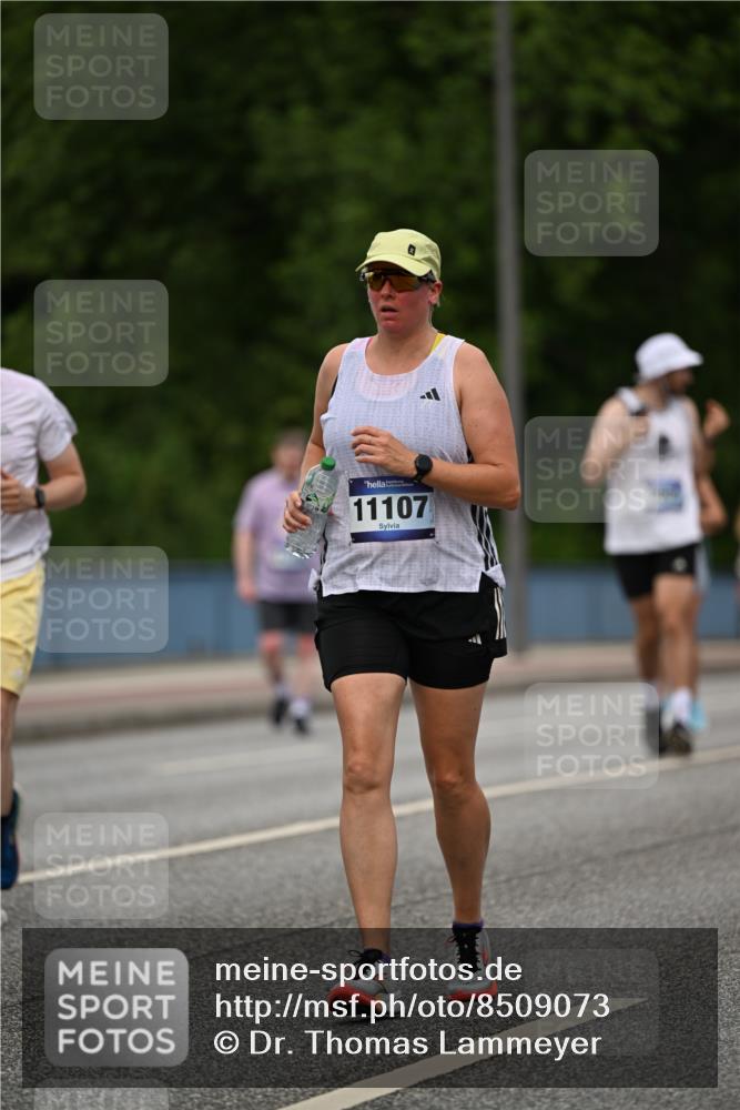 29.06.2025 - hella hamburg halbmarathon Dr. Thomas Lammeyer http://msf.ph/oto/8509073 29.06.2025 10:30:58 Kennedybrücke 1300, 1973, 2306, 2775, 3617, 4267, 4268, 4315, 4358, 4844, 5494, 6159, 6625, 6637, 6905, 7929, 8281, 8306, 8674, 8942, 9811, 10104, 11110, 11256 meine-sportfotos.de