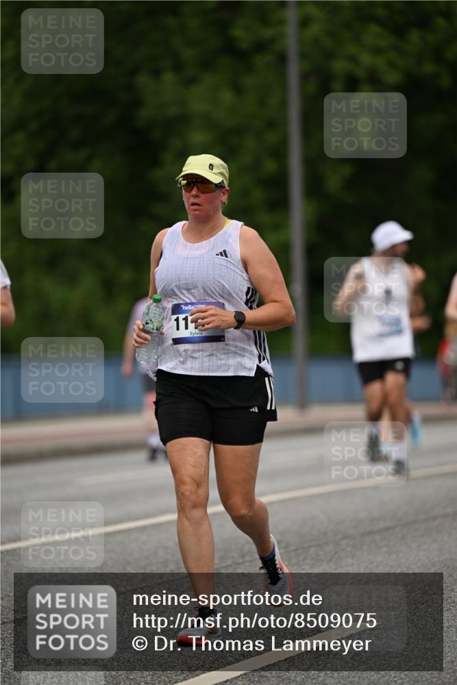 29.06.2025 - hella hamburg halbmarathon Dr. Thomas Lammeyer http://msf.ph/oto/8509075 29.06.2025 10:30:58 Kennedybrücke 1300, 1973, 2306, 2775, 3617, 4267, 4268, 4315, 4358, 4844, 5494, 6159, 6625, 6637, 6905, 7929, 8281, 8306, 8674, 8942, 9811, 10104, 11110, 11256 meine-sportfotos.de